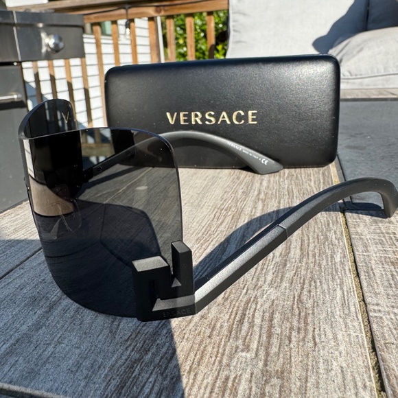 Versace,Black. - Picture 3 of 5